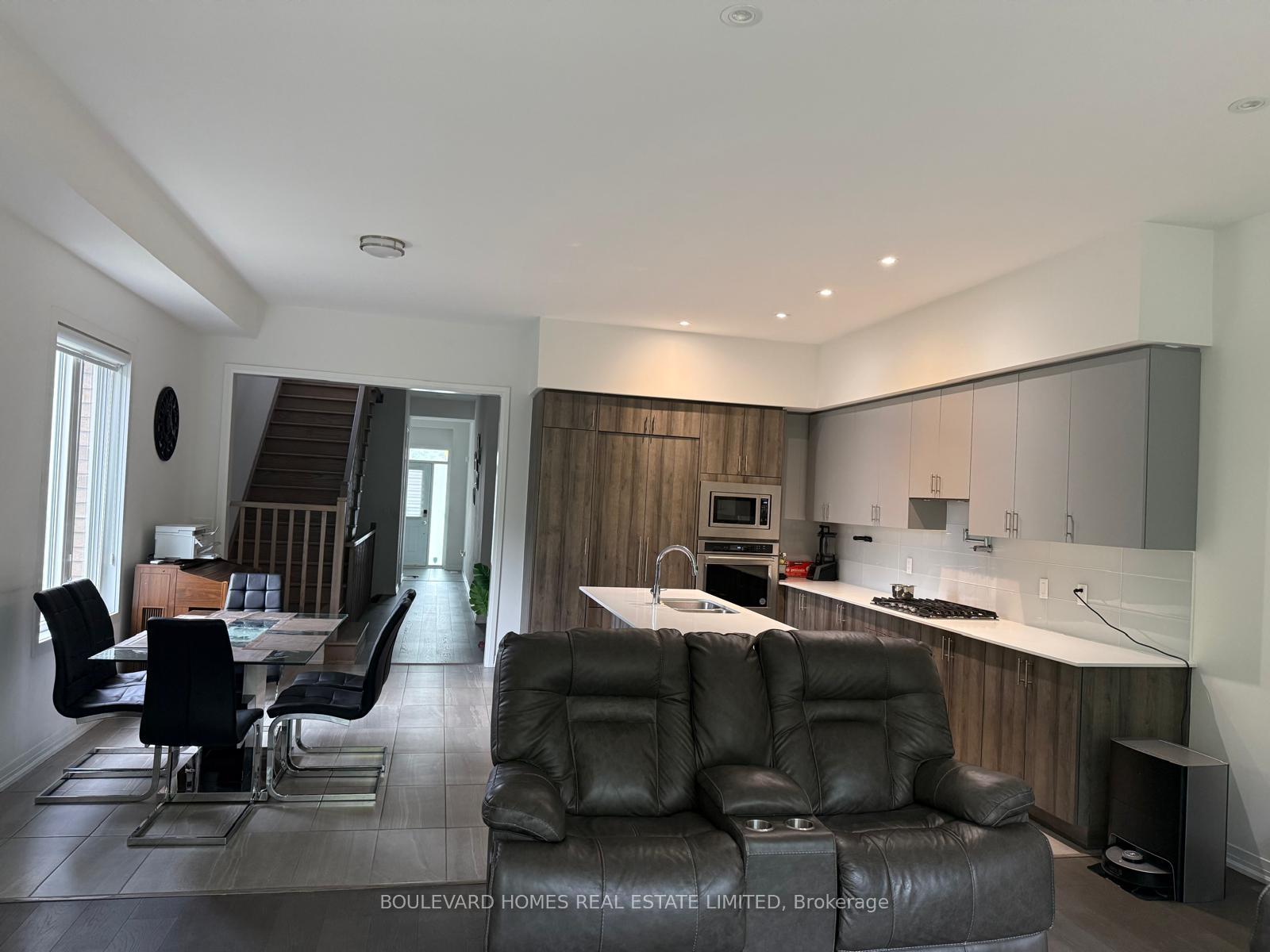 Photo 12 of 38 Yans Way, Markham, Buttonville — HOMEH