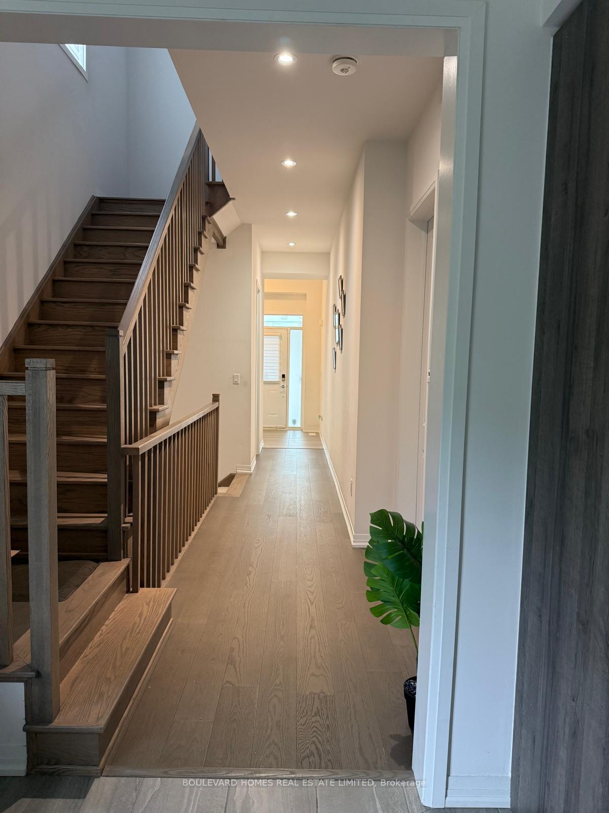 Photo 17 of 38 Yans Way, Markham, Buttonville — HOMEH