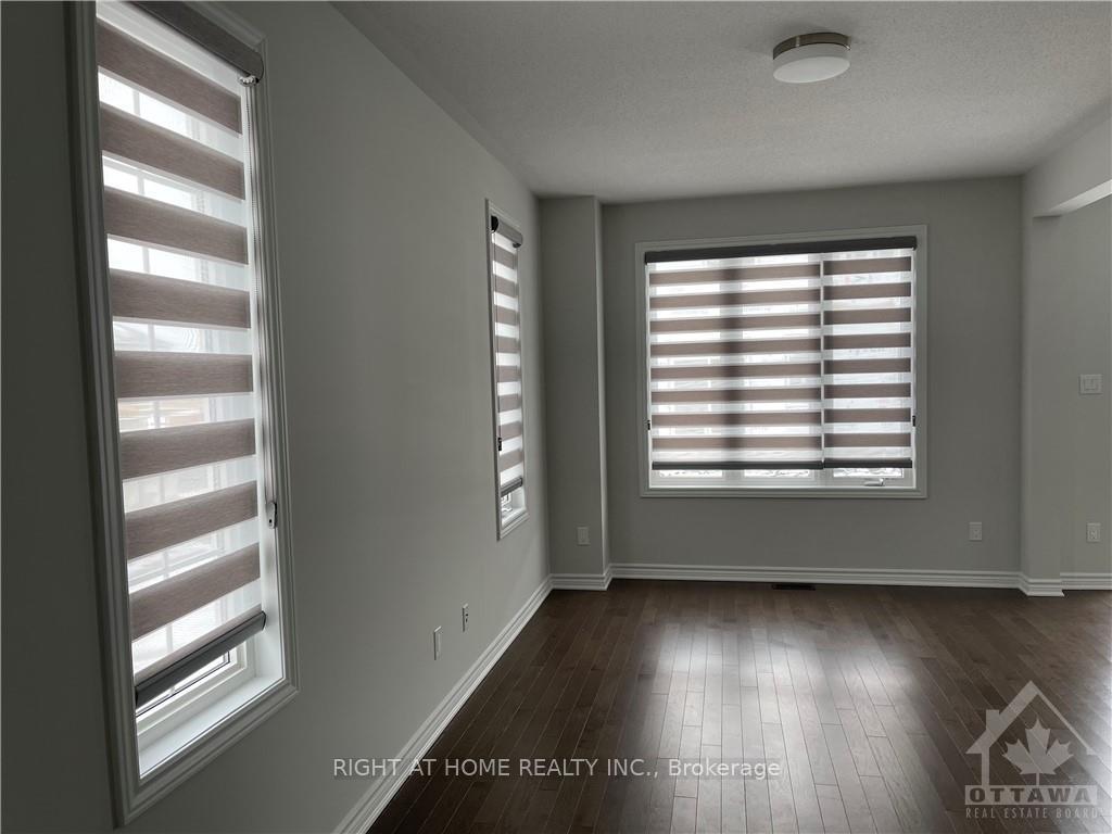 Photo 3 of 106 Mesa Drive, Ottawa, Barrhaven - Half Moon Bay — HOMEH