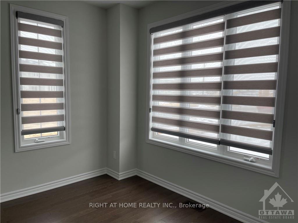 Photo 4 of 106 Mesa Drive, Ottawa, Barrhaven - Half Moon Bay — HOMEH