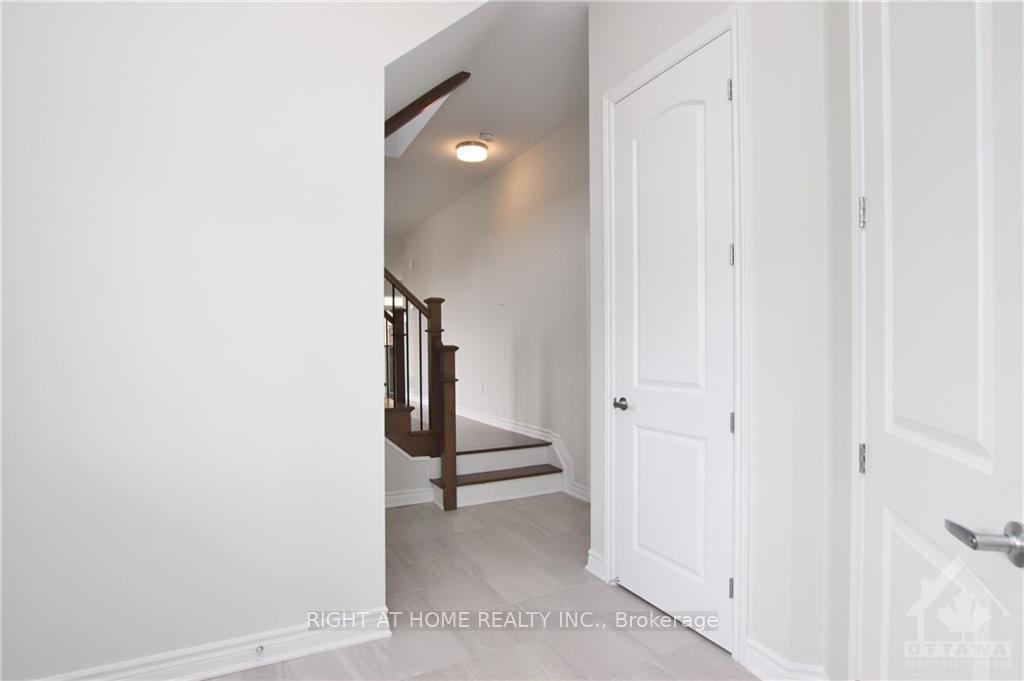 Photo 5 of 106 Mesa Drive, Ottawa, Barrhaven - Half Moon Bay — HOMEH