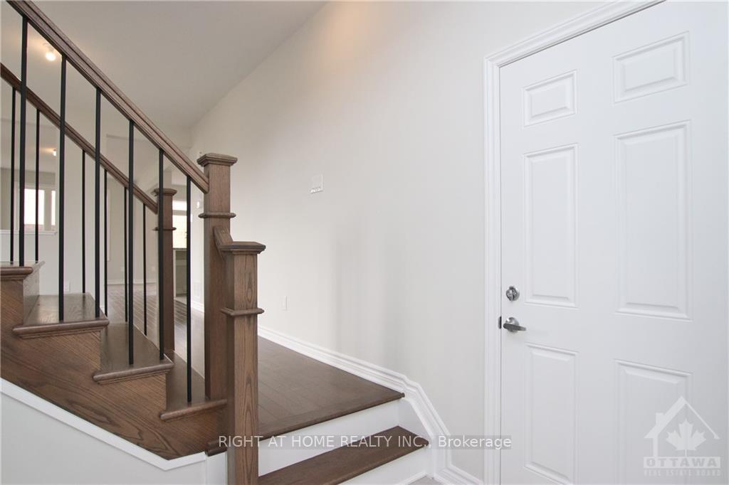 Photo 8 of 106 Mesa Drive, Ottawa, Barrhaven - Half Moon Bay — HOMEH