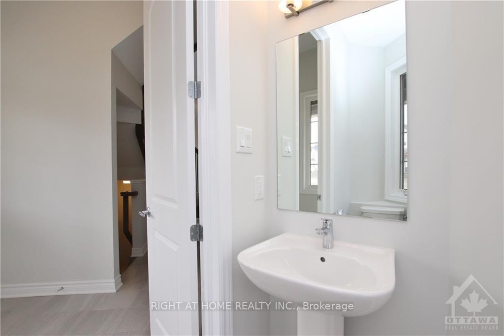 Photo 10 of 106 Mesa Drive, Ottawa, Barrhaven - Half Moon Bay — HOMEH