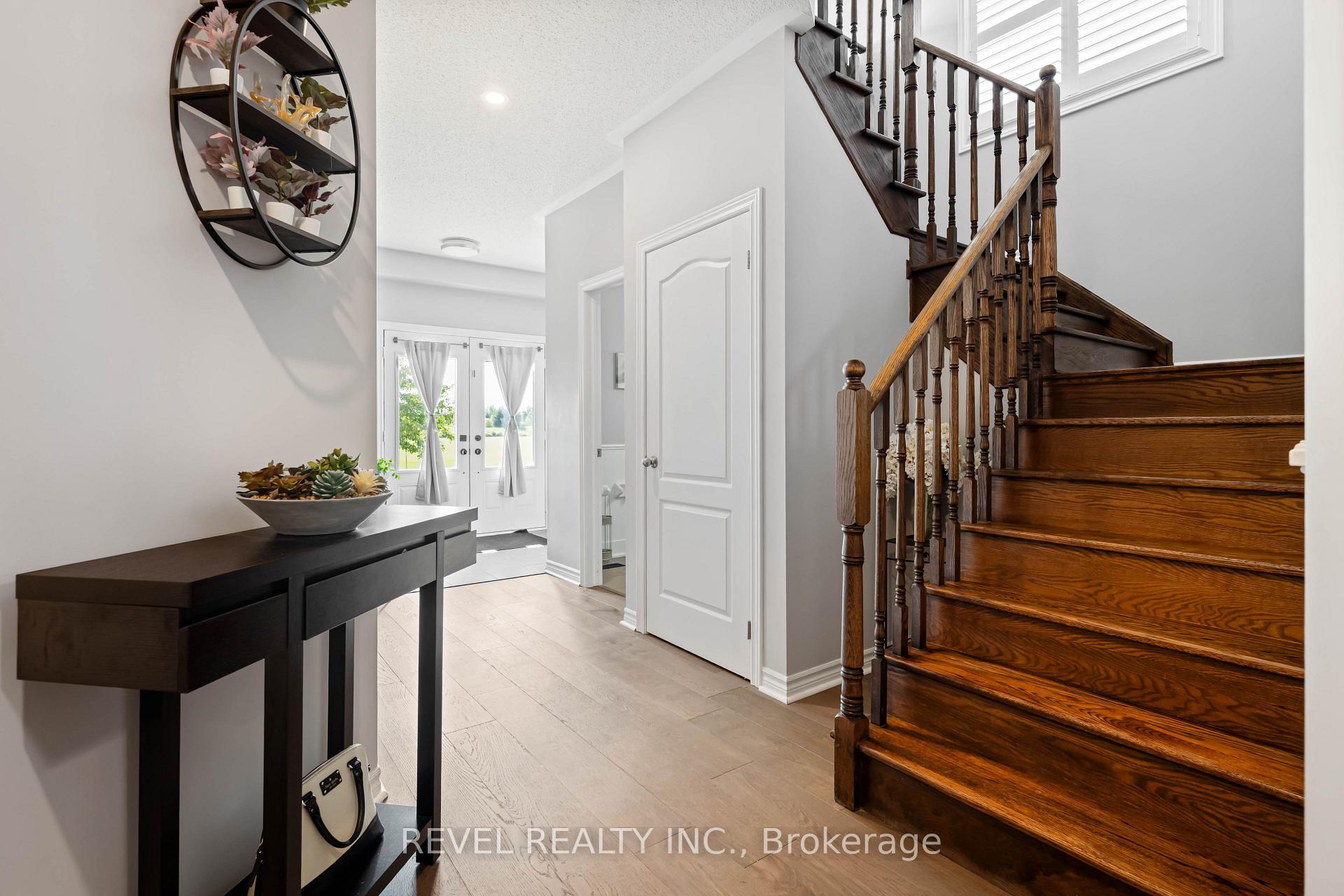 Photo 3 of 409 Tansley Street, Shelburne — HOMEH