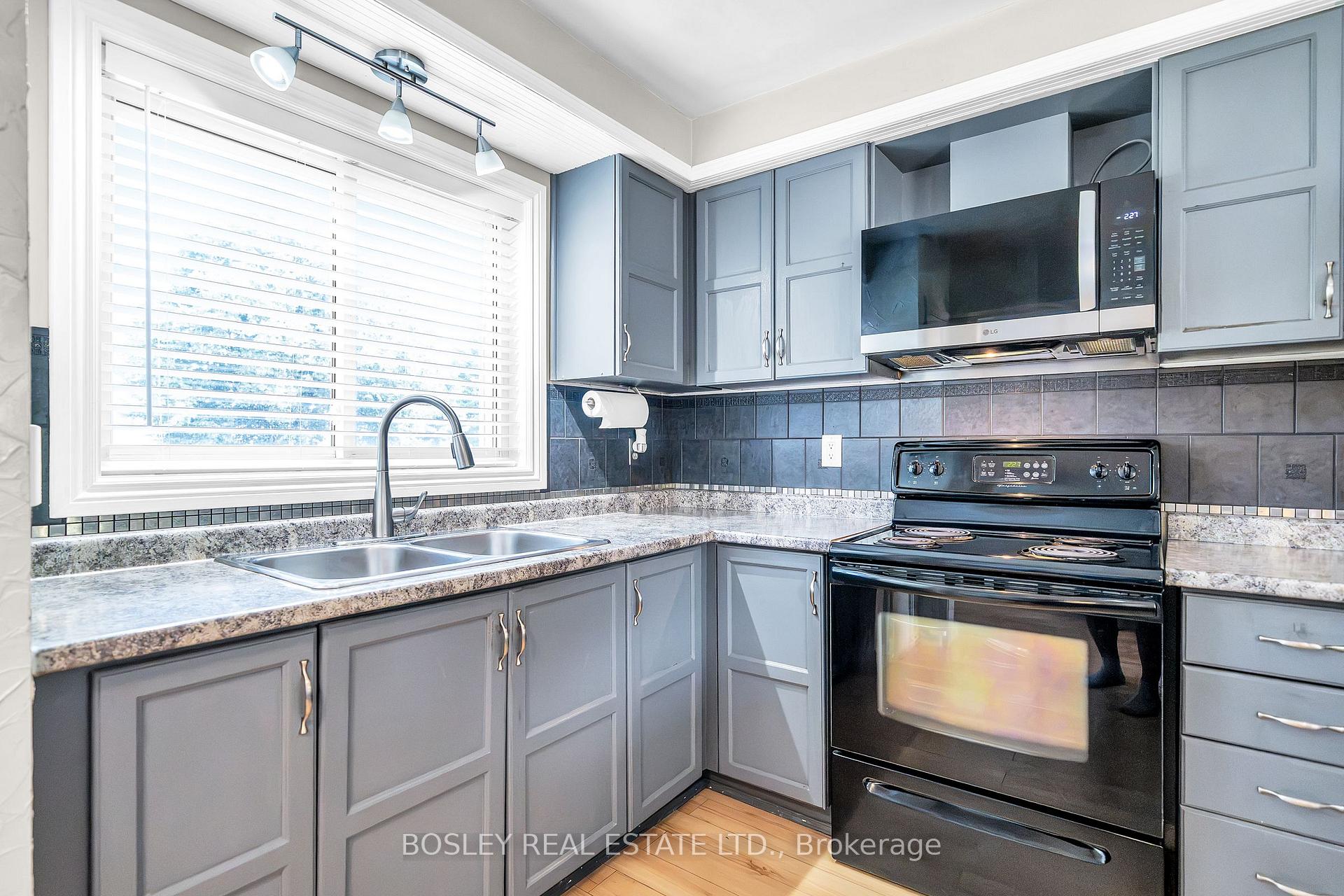 Photo 5 of 74 Elford Drive, Clarington, Bowmanville — HOMEH