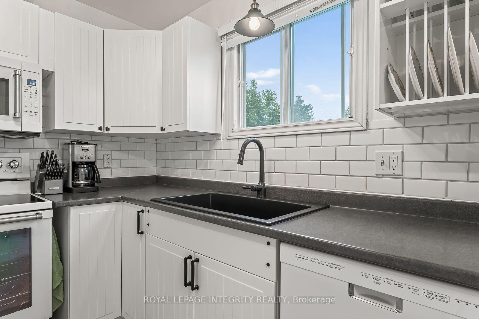 Photo 21 of 30 Sumner Street, Ottawa, Kanata - Glencairn/Hazeldean — HOMEH