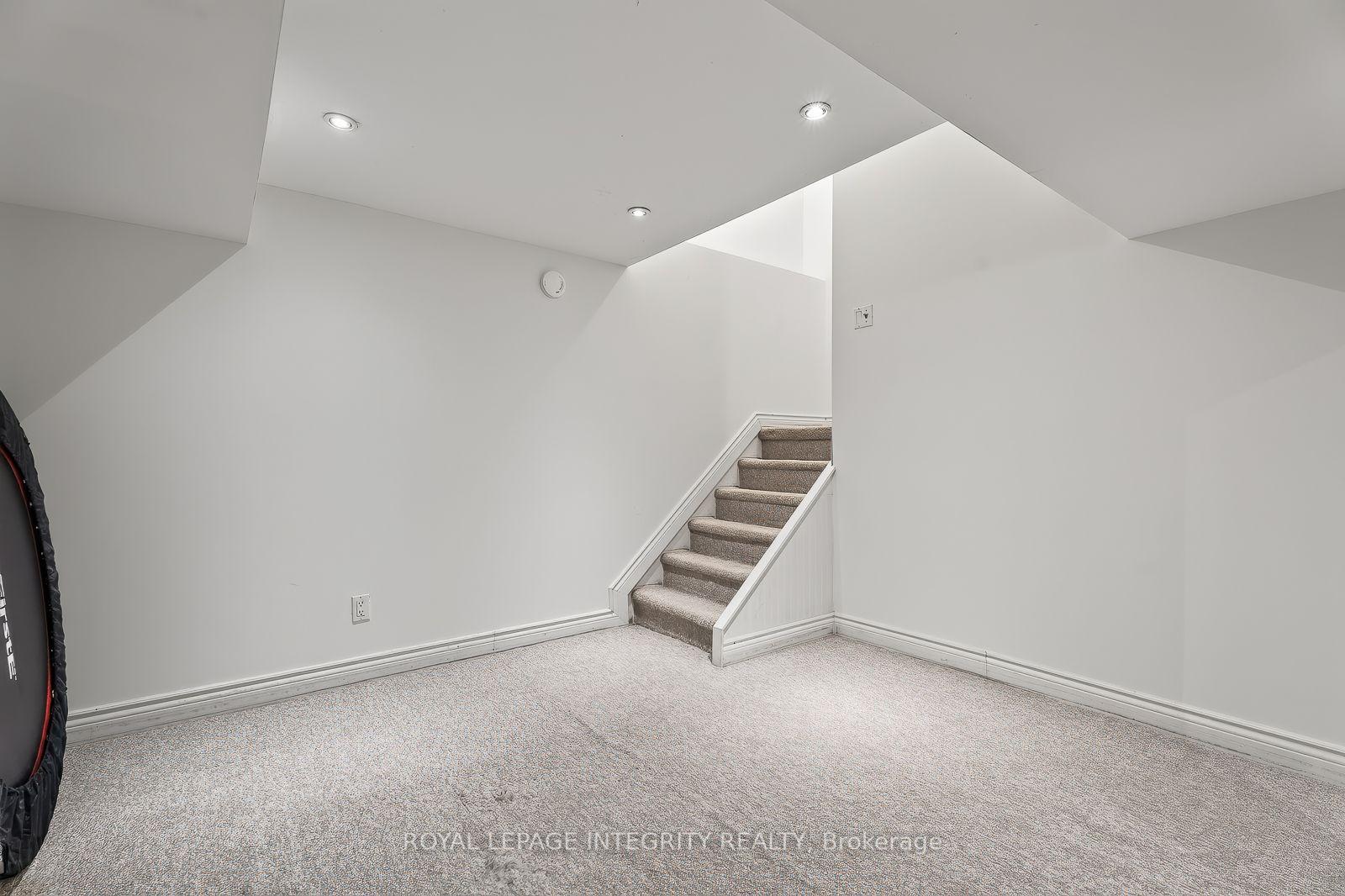 Photo 35 of 30 Sumner Street, Ottawa, Kanata - Glencairn/Hazeldean — HOMEH