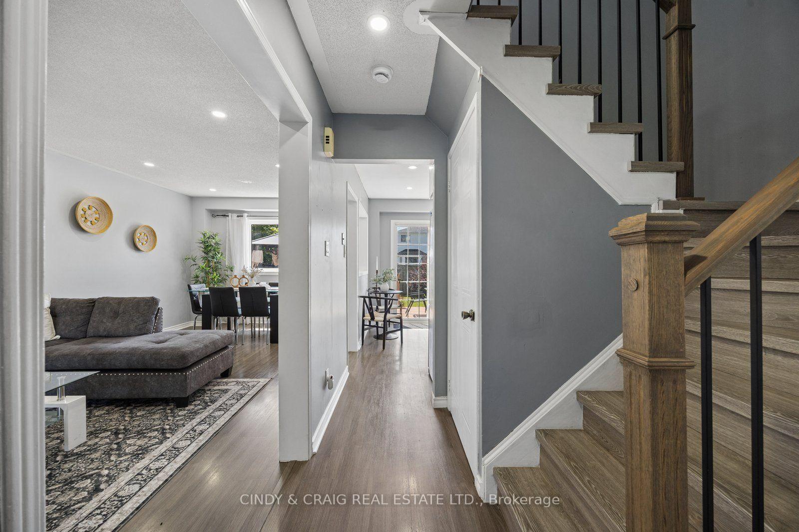 Photo 2 of 25 John Walter Crescent, Clarington, Courtice — HOMEH
