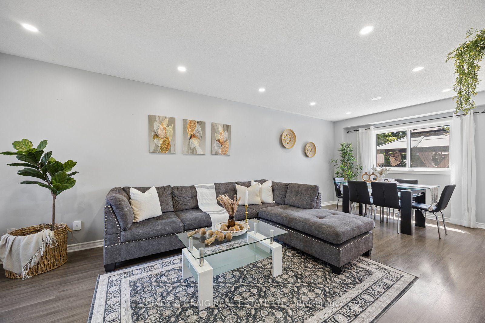 Photo 5 of 25 John Walter Crescent, Clarington, Courtice — HOMEH