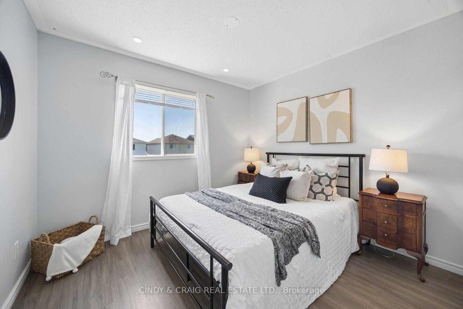 Photo 10 of 25 John Walter Crescent, Clarington, Courtice — HOMEH