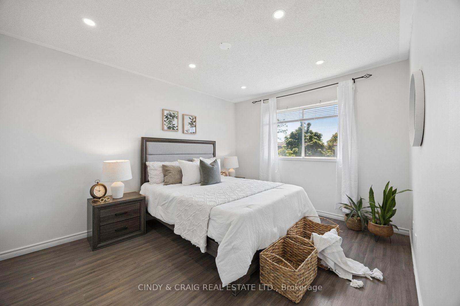 Photo 11 of 25 John Walter Crescent, Clarington, Courtice — HOMEH