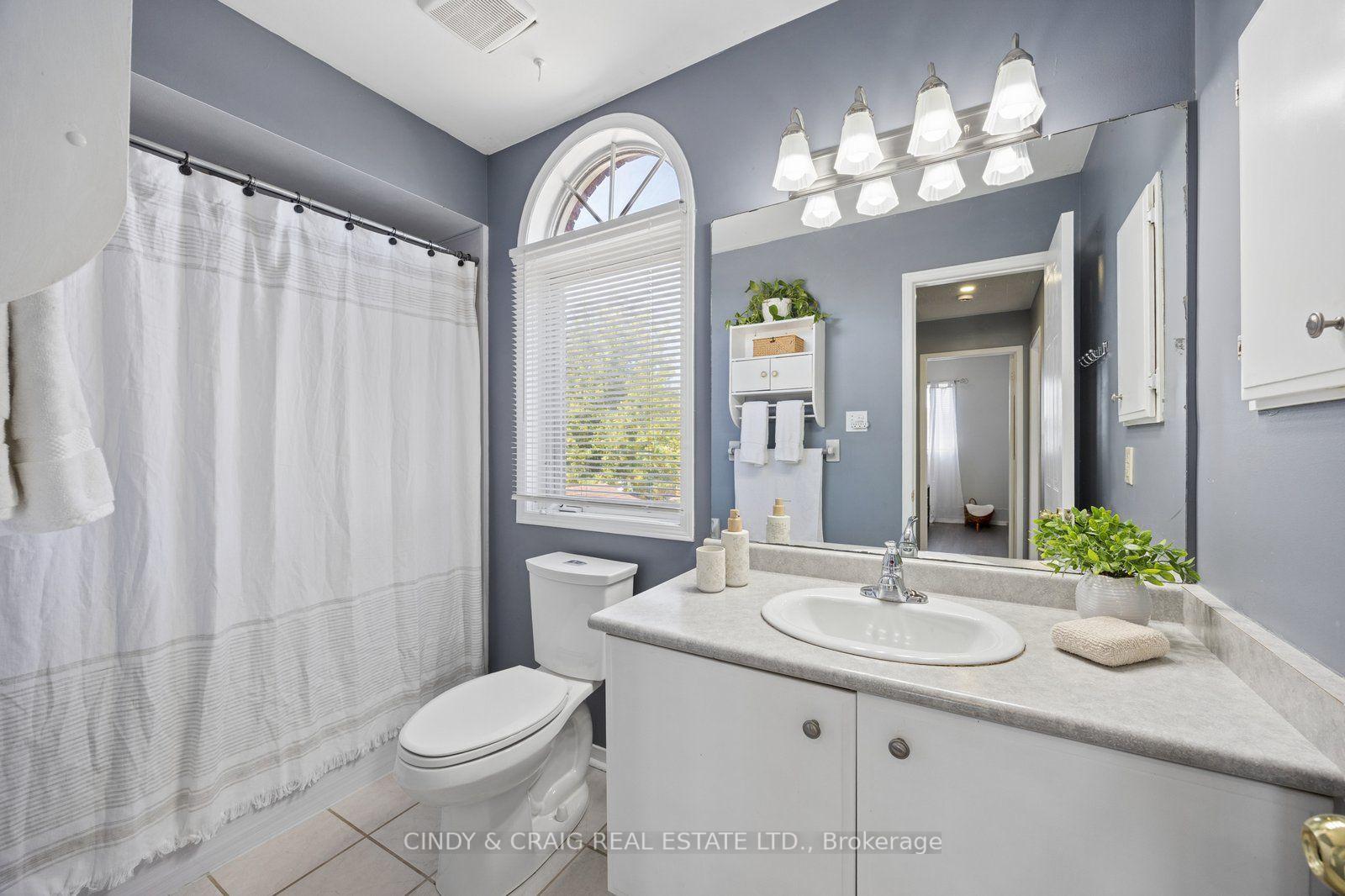Photo 13 of 25 John Walter Crescent, Clarington, Courtice — HOMEH