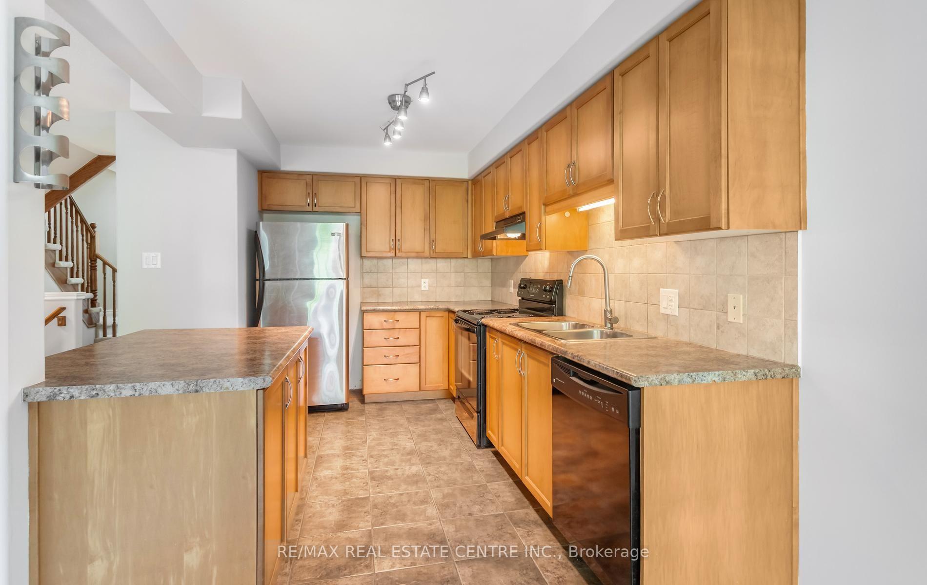 Photo 16 of Unit 38, 8 Hemlock Way, Grimsby, Grimsby West — HOMEH