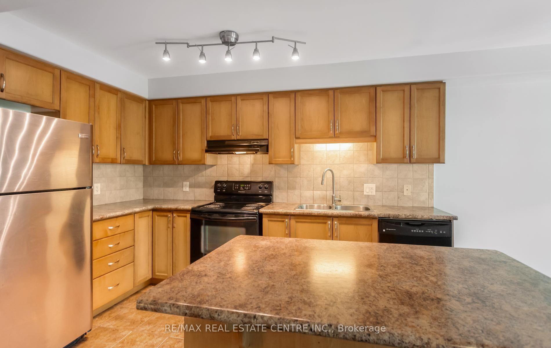 Photo 18 of Unit 38, 8 Hemlock Way, Grimsby, Grimsby West — HOMEH