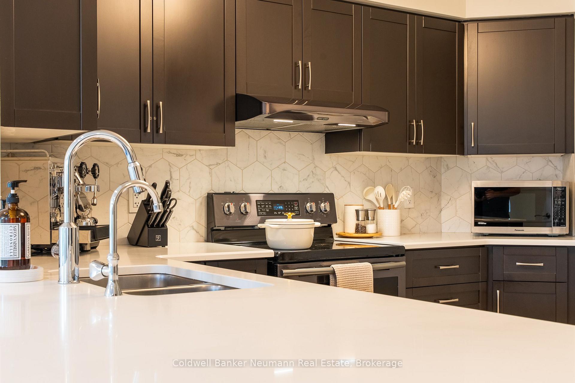Photo 4 of 46 Darling Crescent, Guelph, Pineridge/Westminster Woods — HOMEH