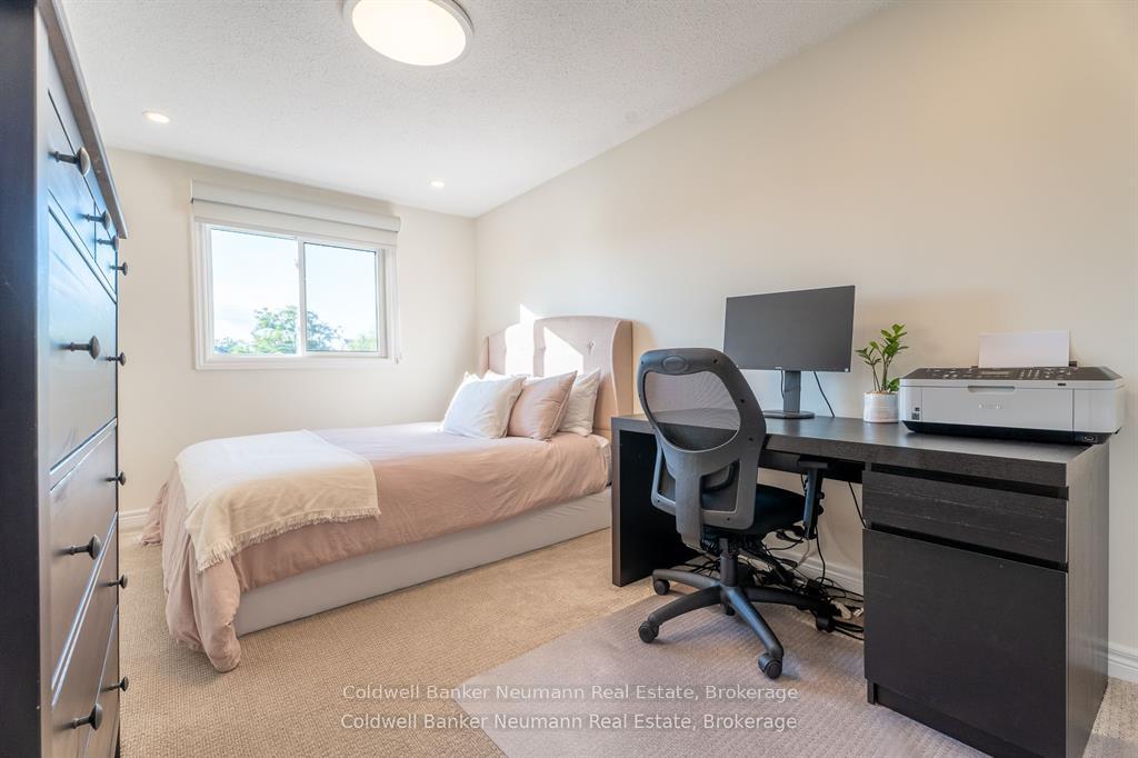 Photo 19 of 46 Darling Crescent, Guelph, Pineridge/Westminster Woods — HOMEH