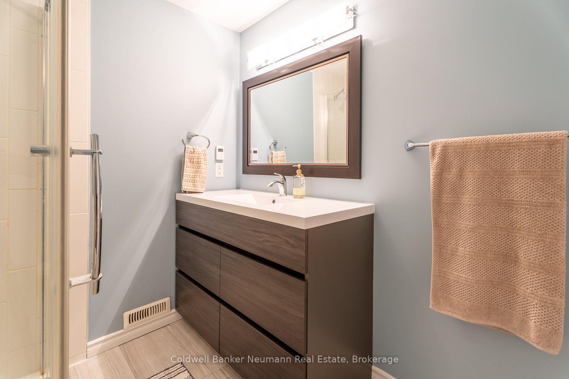 Photo 27 of 46 Darling Crescent, Guelph, Pineridge/Westminster Woods — HOMEH