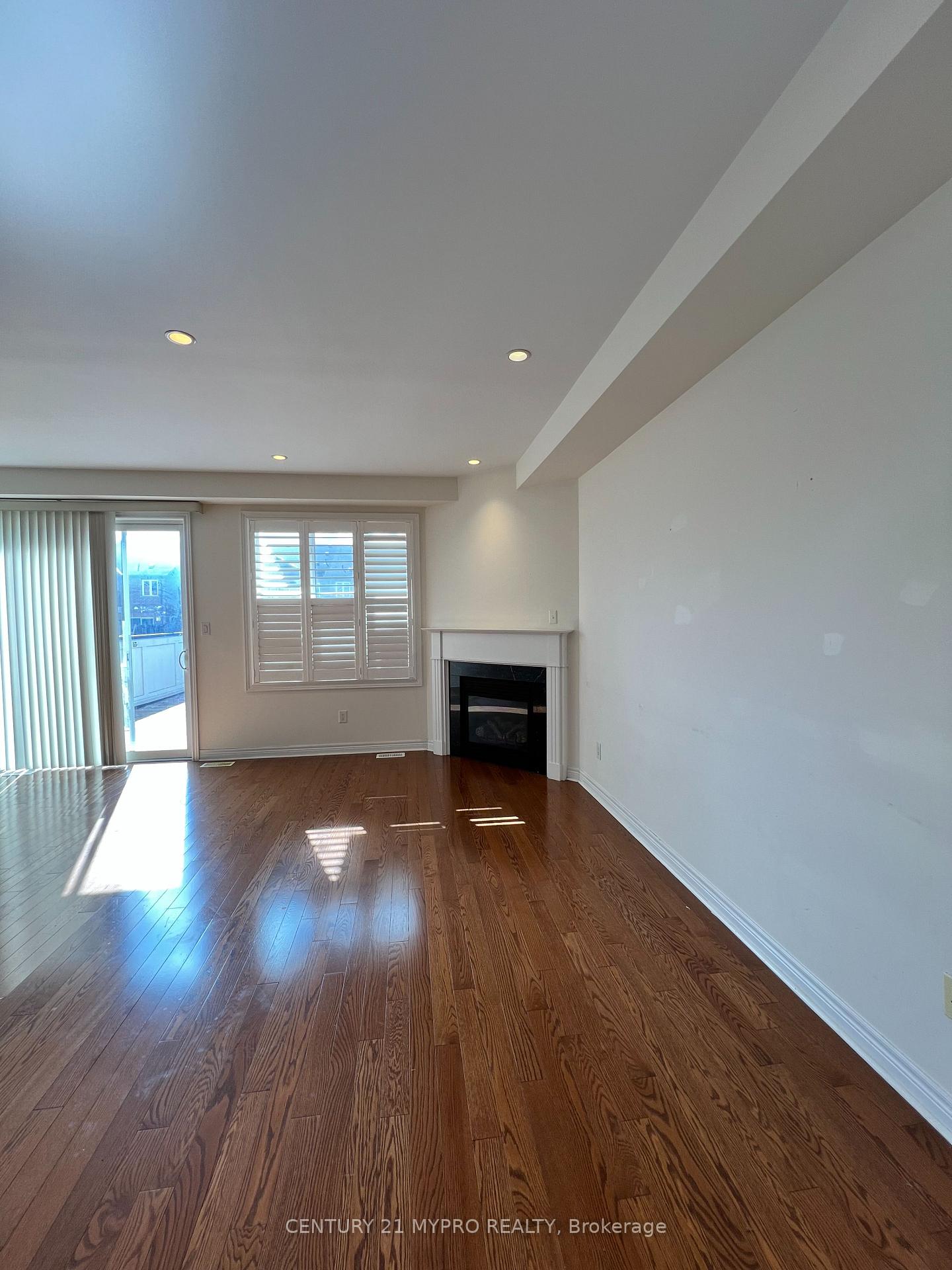 Photo 5 of 13 Walter Scott Crescent, Markham, Victoria Square — HOMEH