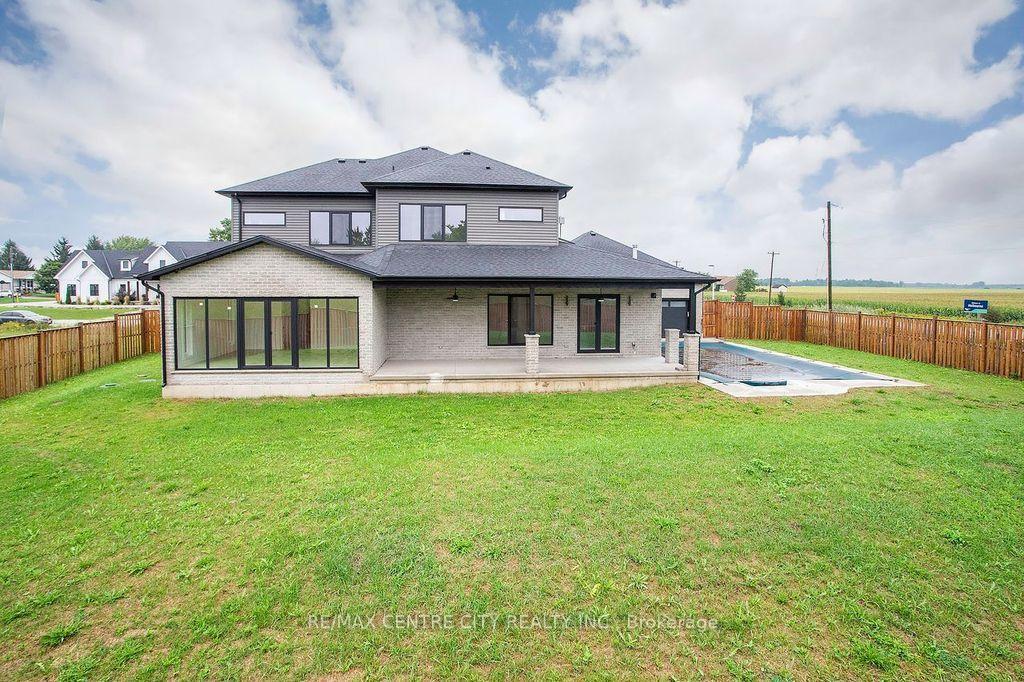 Photo 2 of 1 James Street, Strathroy-Caradoc, Melbourne — HOMEH