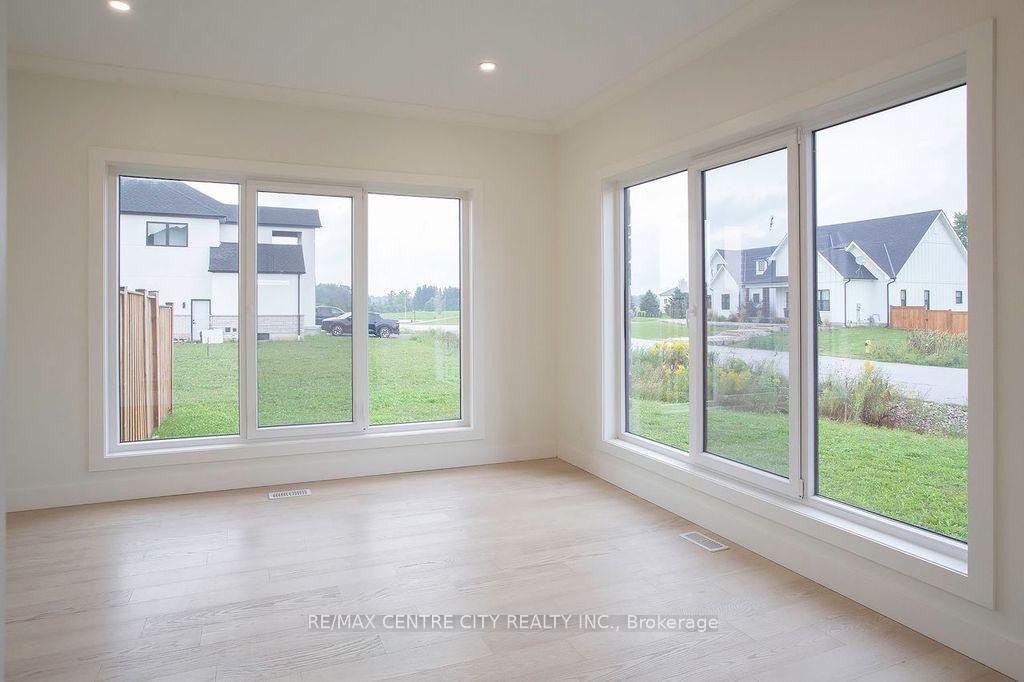 Photo 5 of 1 James Street, Strathroy-Caradoc, Melbourne — HOMEH