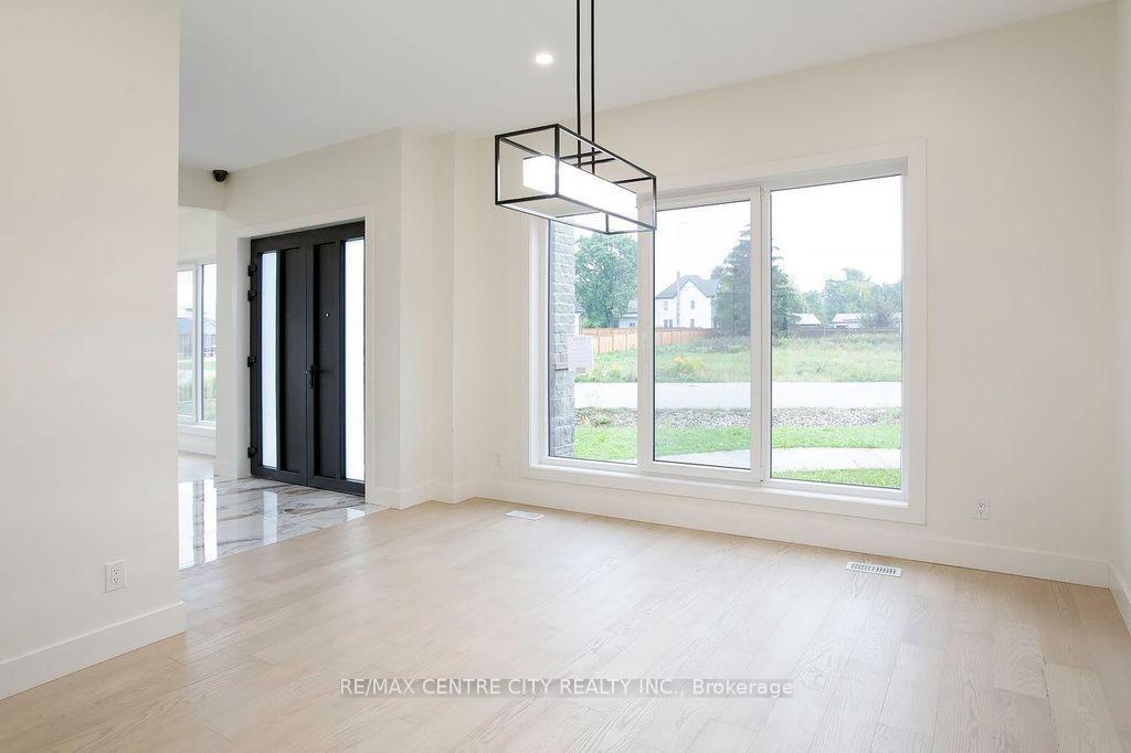 Photo 6 of 1 James Street, Strathroy-Caradoc, Melbourne — HOMEH