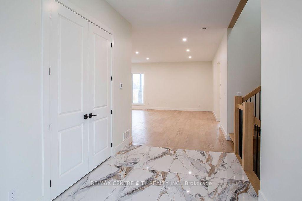 Photo 7 of 1 James Street, Strathroy-Caradoc, Melbourne — HOMEH