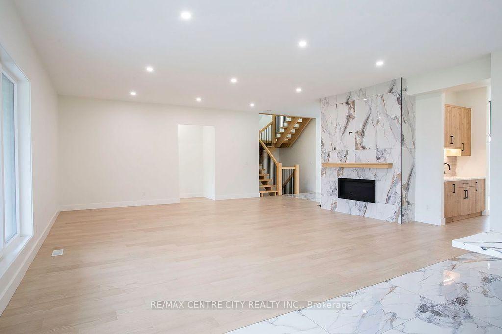 Photo 8 of 1 James Street, Strathroy-Caradoc, Melbourne — HOMEH