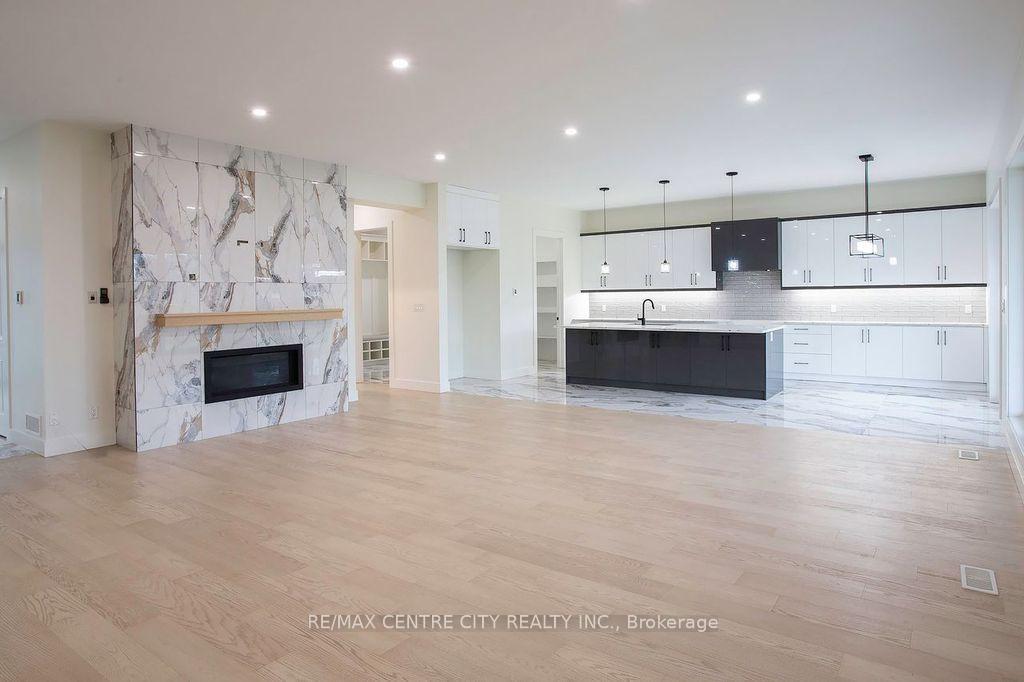 Photo 10 of 1 James Street, Strathroy-Caradoc, Melbourne — HOMEH