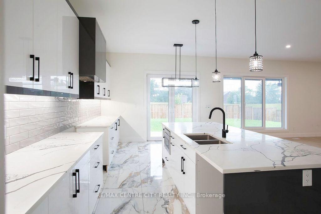Photo 14 of 1 James Street, Strathroy-Caradoc, Melbourne — HOMEH