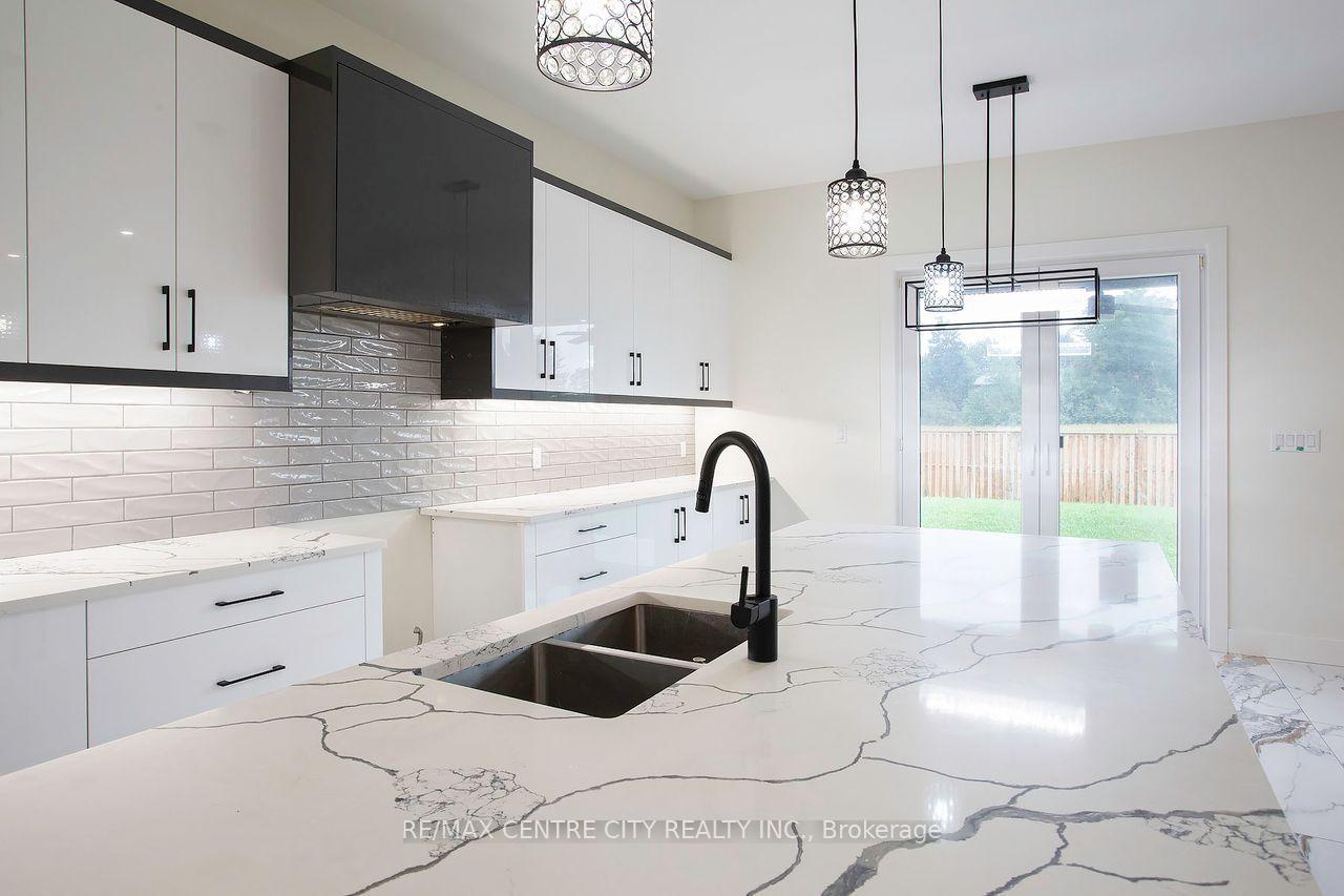 Photo 15 of 1 James Street, Strathroy-Caradoc, Melbourne — HOMEH