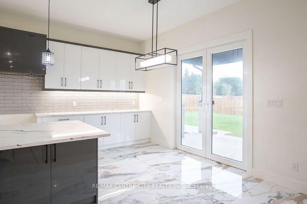 Photo 16 of 1 James Street, Strathroy-Caradoc, Melbourne — HOMEH