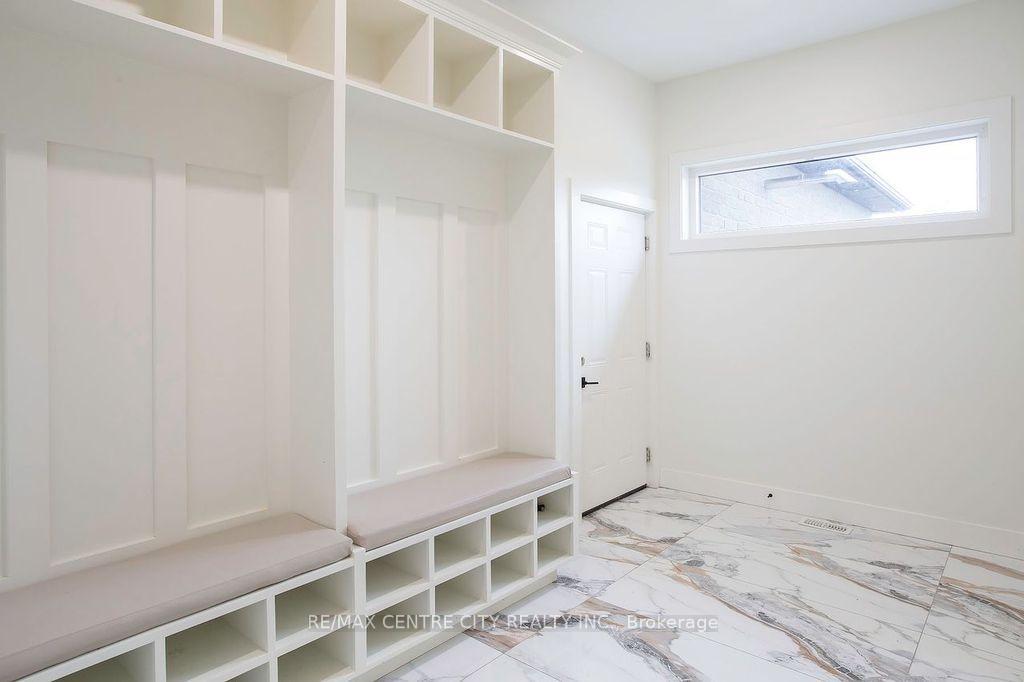 Photo 24 of 1 James Street, Strathroy-Caradoc, Melbourne — HOMEH