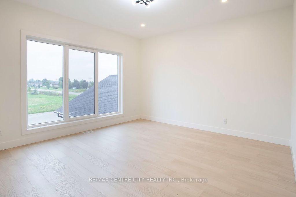 Photo 28 of 1 James Street, Strathroy-Caradoc, Melbourne — HOMEH