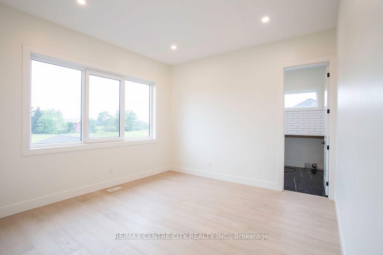 Photo 34 of 1 James Street, Strathroy-Caradoc, Melbourne — HOMEH