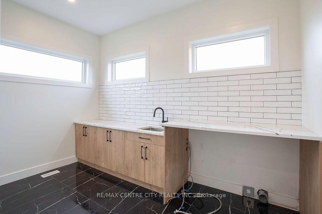 Photo 35 of 1 James Street, Strathroy-Caradoc, Melbourne — HOMEH