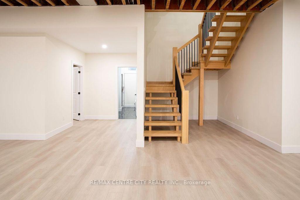Photo 36 of 1 James Street, Strathroy-Caradoc, Melbourne — HOMEH