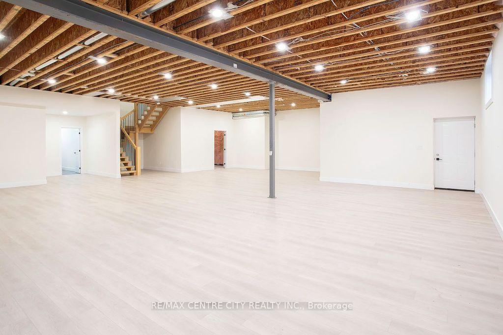 Photo 37 of 1 James Street, Strathroy-Caradoc, Melbourne — HOMEH