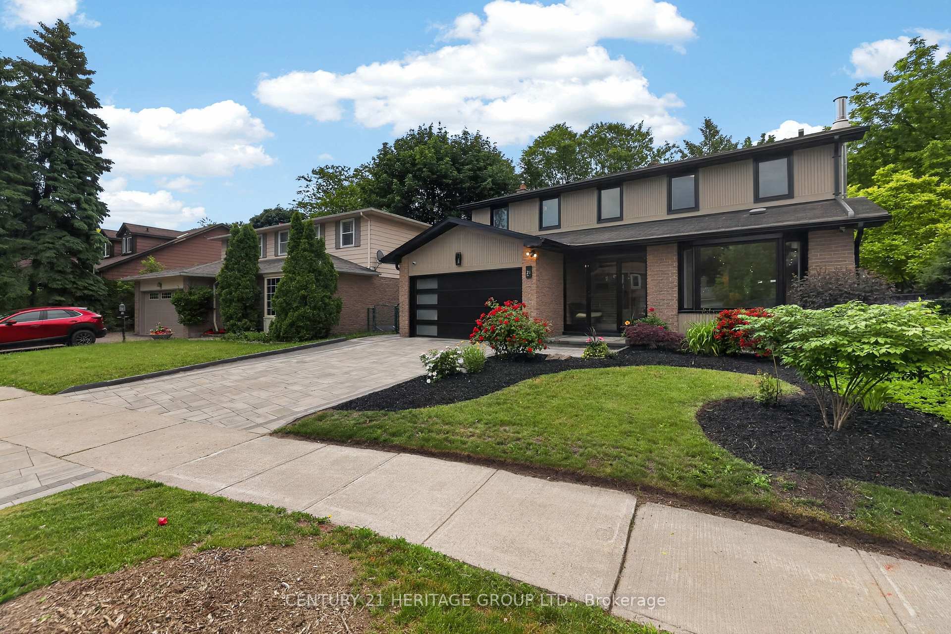 Photo 5 of 28 Innis Crescent, Richmond Hill, Mill Pond — HOMEH