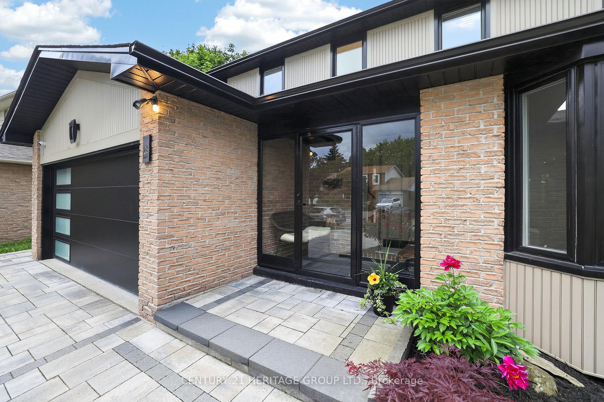 Photo 6 of 28 Innis Crescent, Richmond Hill, Mill Pond — HOMEH