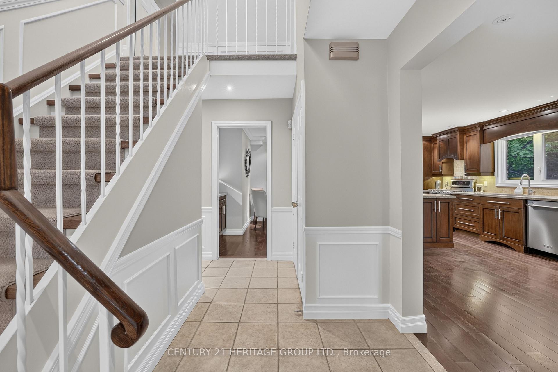 Photo 7 of 28 Innis Crescent, Richmond Hill, Mill Pond — HOMEH