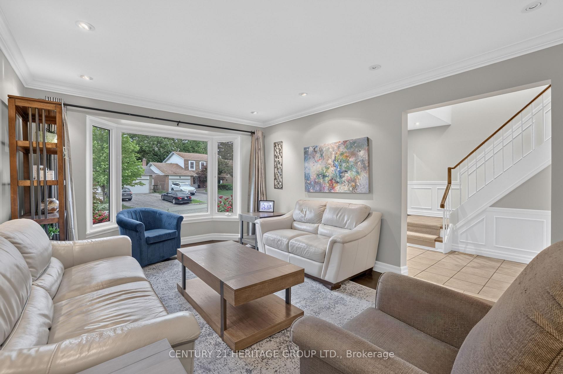 Photo 9 of 28 Innis Crescent, Richmond Hill, Mill Pond — HOMEH