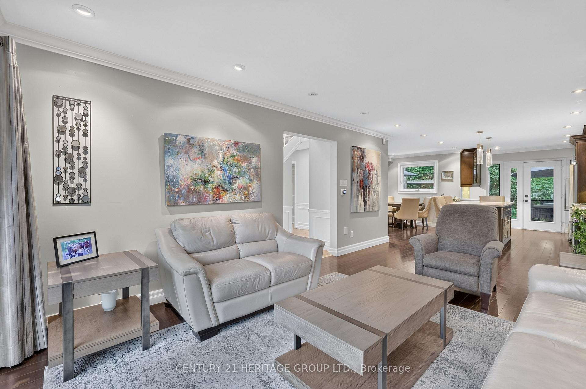 Photo 10 of 28 Innis Crescent, Richmond Hill, Mill Pond — HOMEH