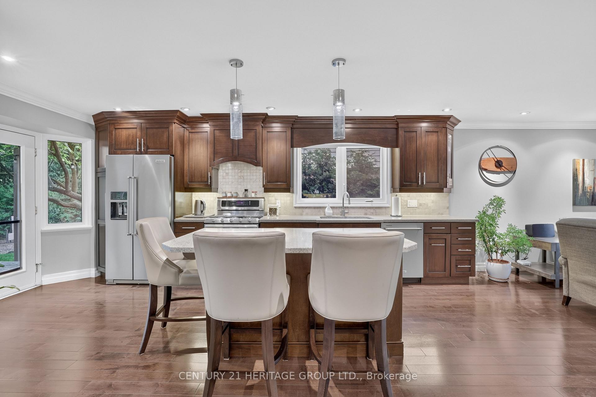 Photo 12 of 28 Innis Crescent, Richmond Hill, Mill Pond — HOMEH