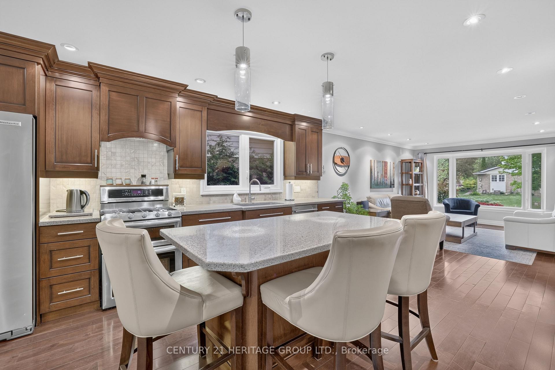 Photo 13 of 28 Innis Crescent, Richmond Hill, Mill Pond — HOMEH