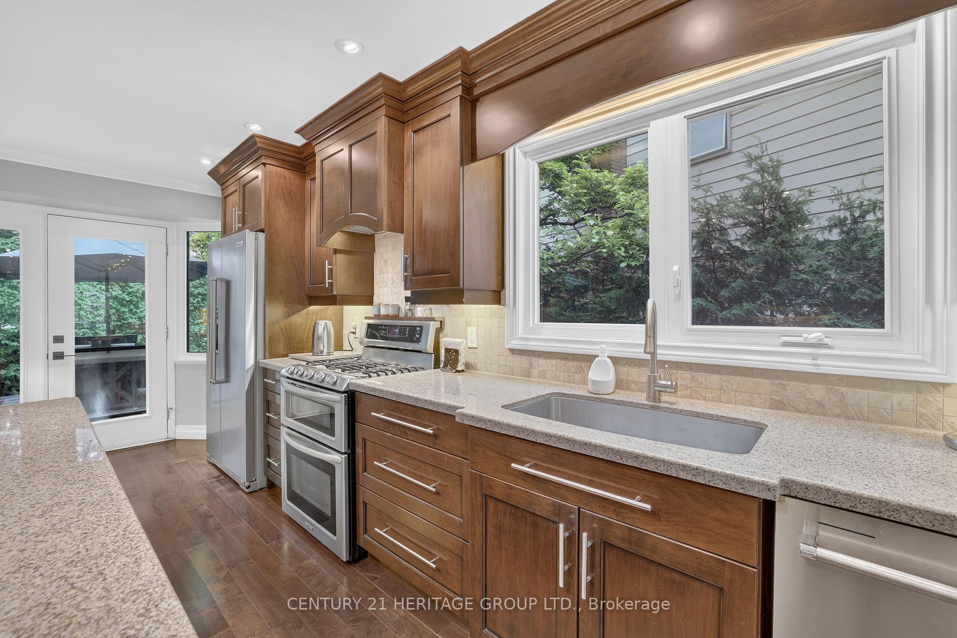 Photo 15 of 28 Innis Crescent, Richmond Hill, Mill Pond — HOMEH