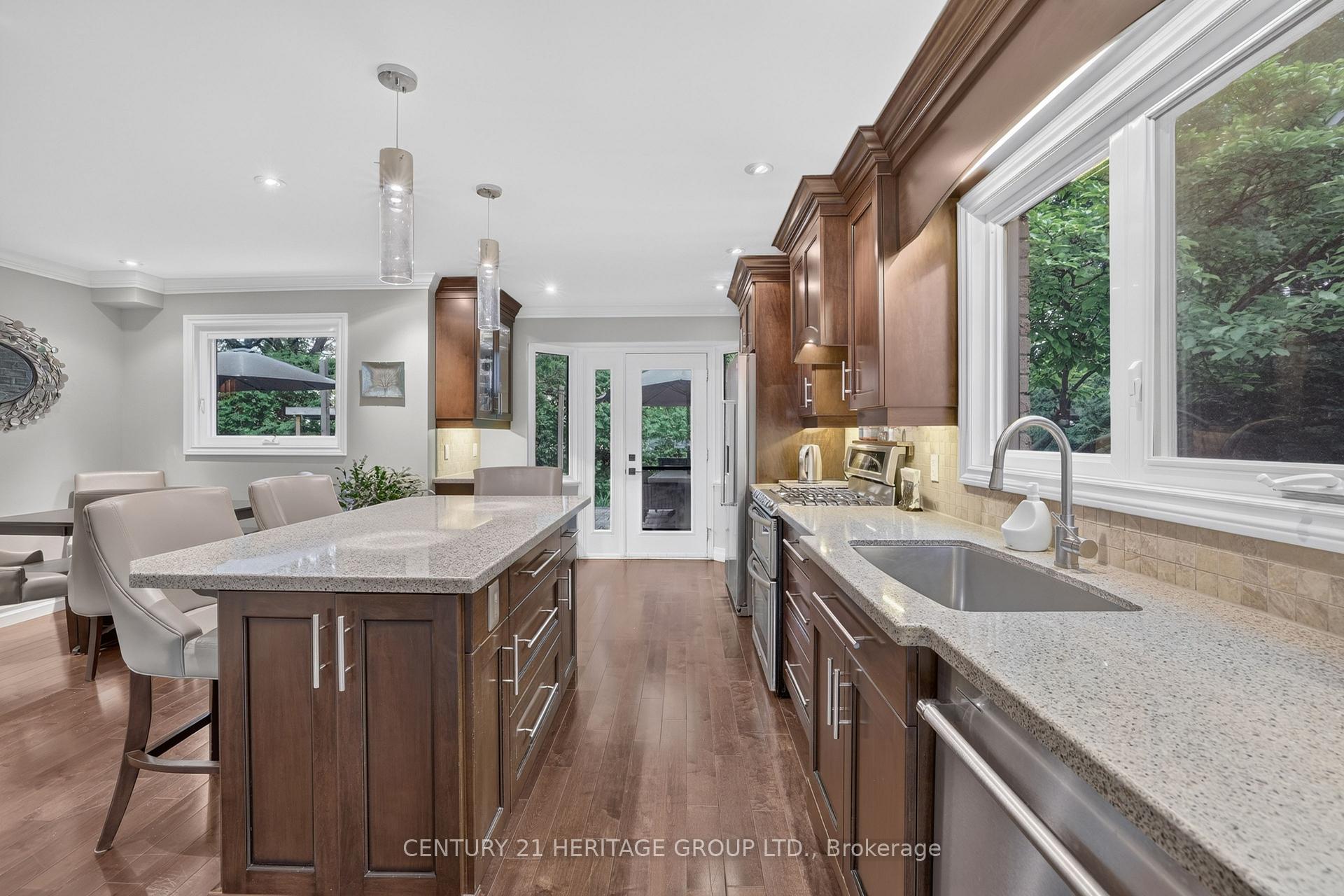 Photo 16 of 28 Innis Crescent, Richmond Hill, Mill Pond — HOMEH