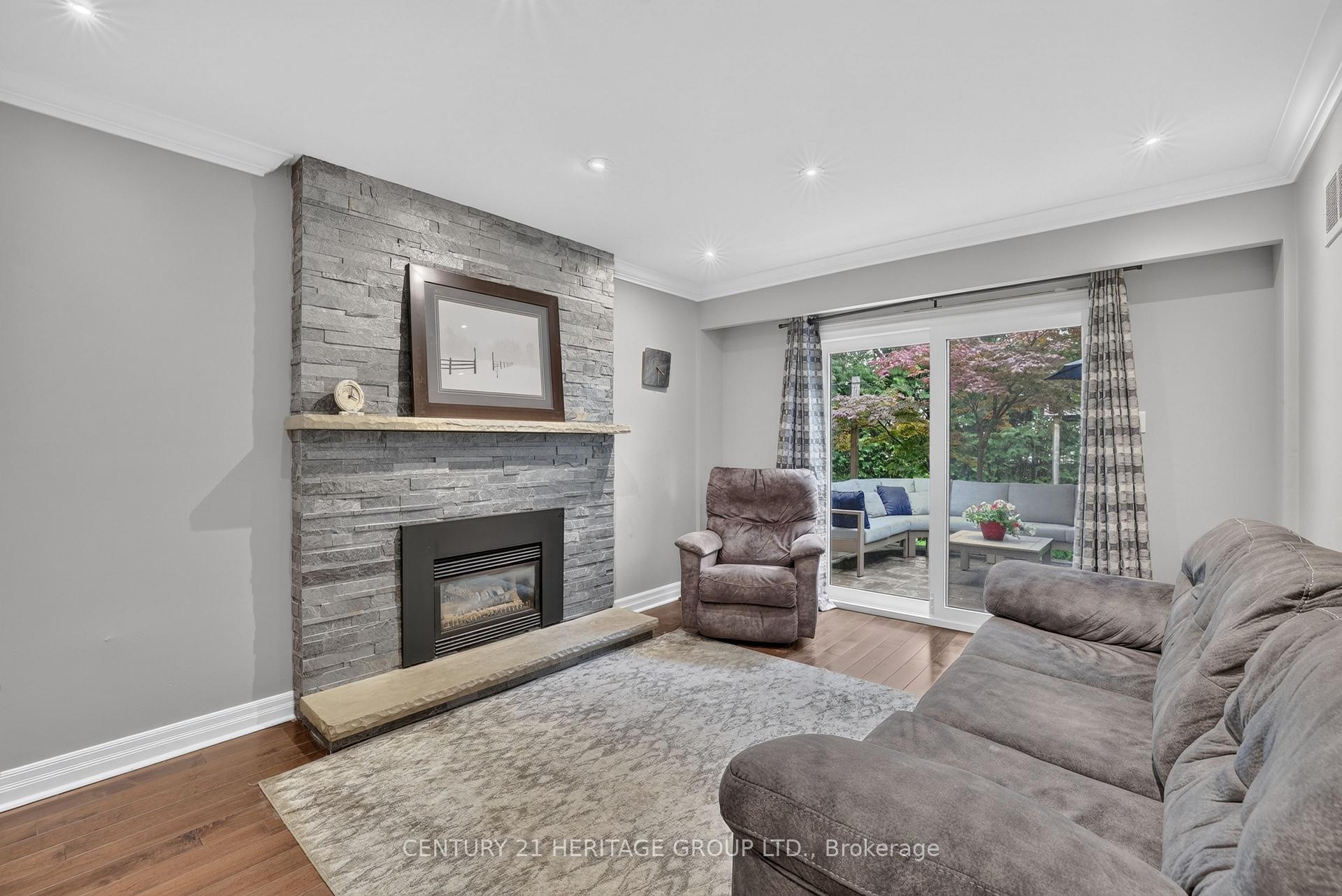 Photo 21 of 28 Innis Crescent, Richmond Hill, Mill Pond — HOMEH