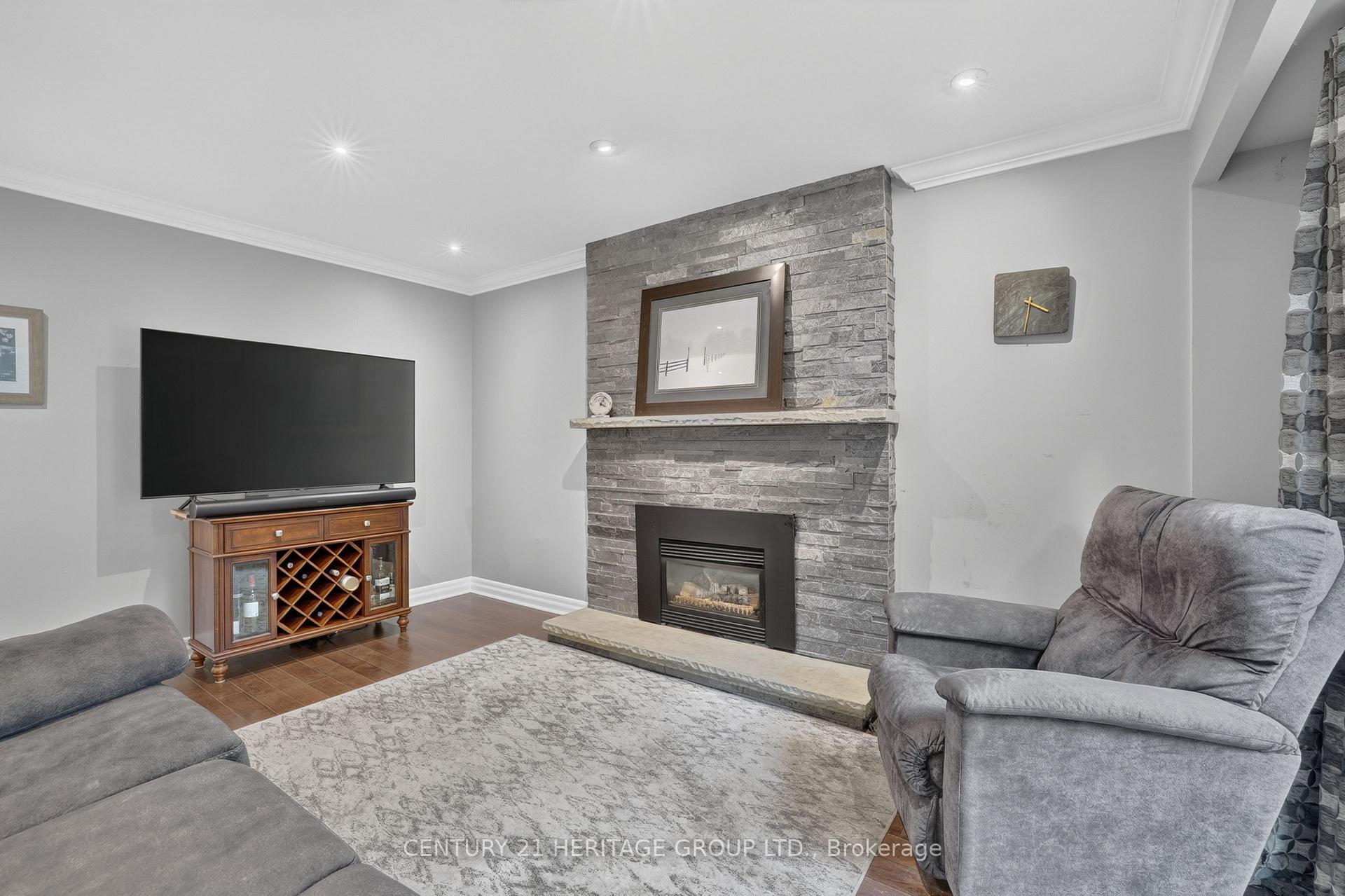 Photo 22 of 28 Innis Crescent, Richmond Hill, Mill Pond — HOMEH