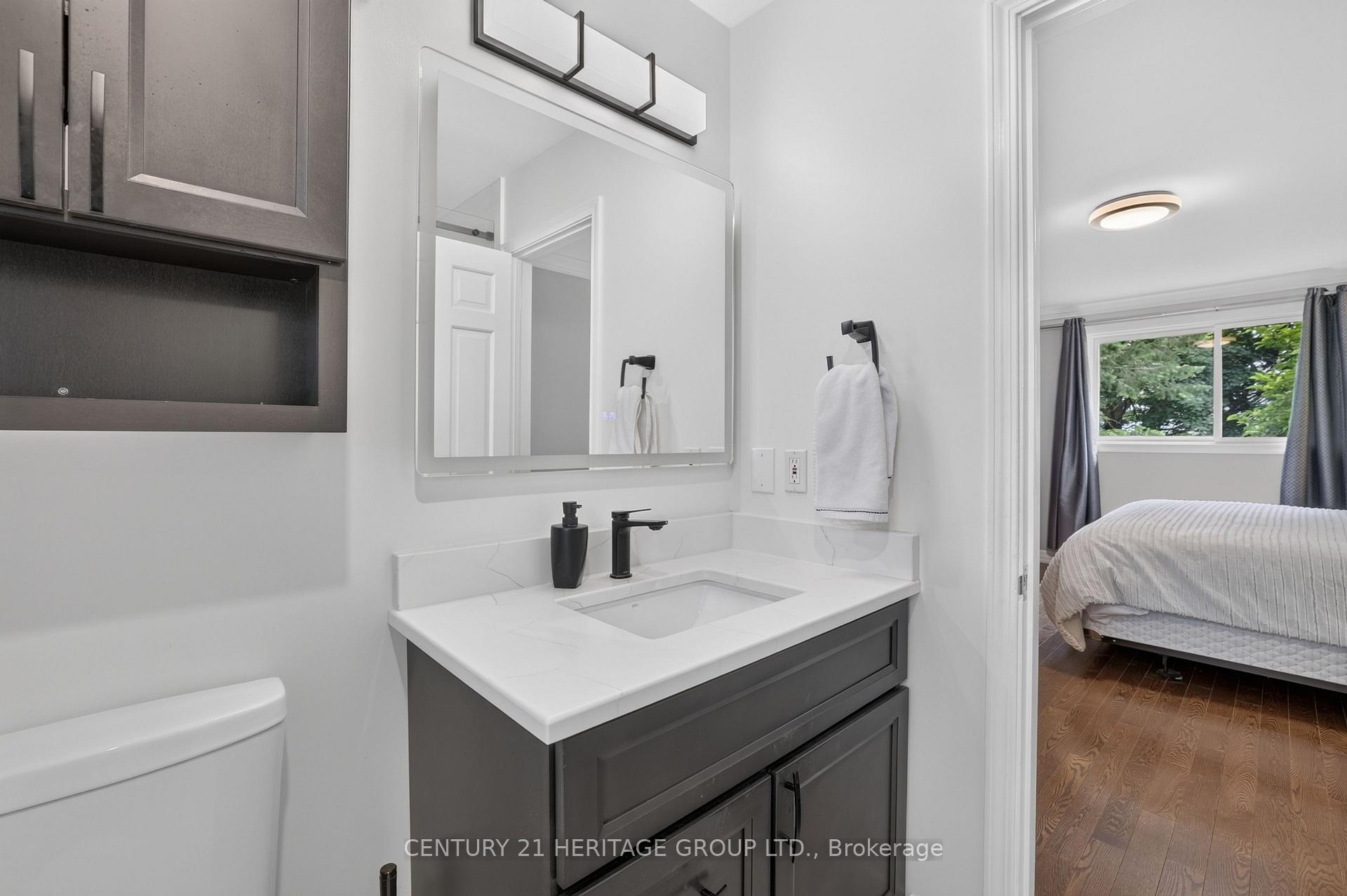 Photo 27 of 28 Innis Crescent, Richmond Hill, Mill Pond — HOMEH