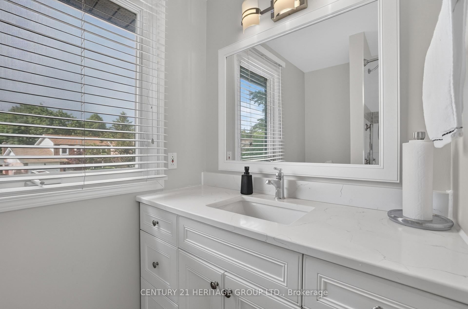 Photo 30 of 28 Innis Crescent, Richmond Hill, Mill Pond — HOMEH